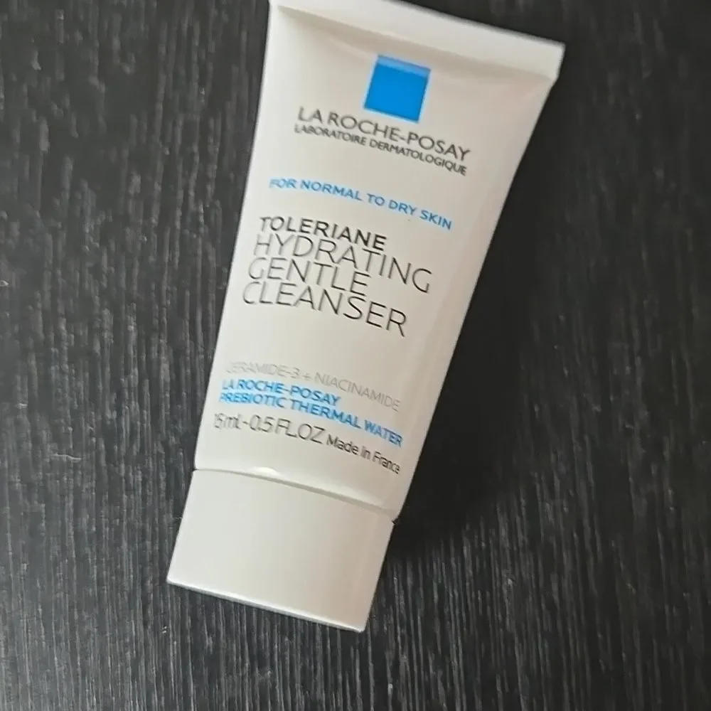 La Roche-Posay Toleriane Hydrating Gentle Cleanser Mini Travel Try It Size Lady